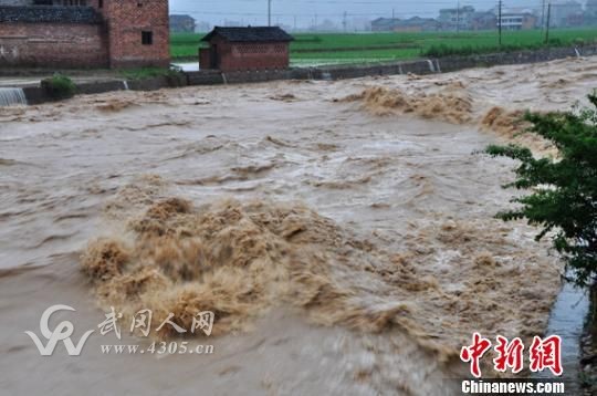 湖南绥宁遇特大暴雨袭击 10万人受灾2.1万转移