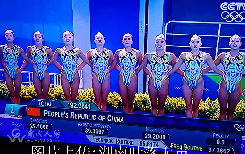 中国花泳姑娘们“寻龙”斩获银牌