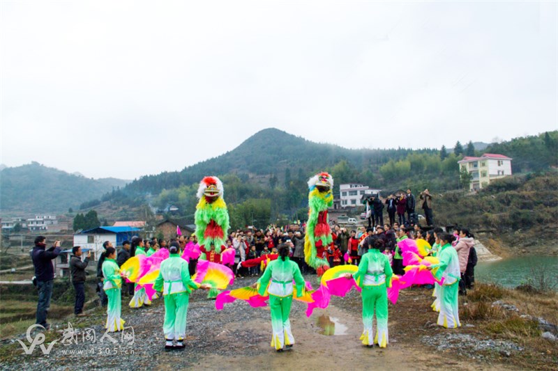 武冈市首届《欢乐糍粑节》在司马冲镇堑坑水库隆重举行