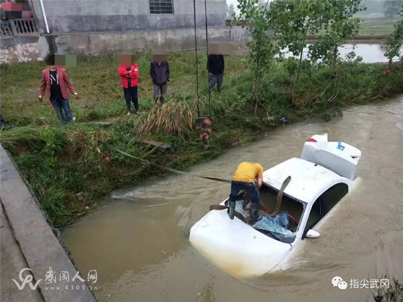 武冈暴雨司机拒下车,3分钟后车被洪水卷走消失！结果...
