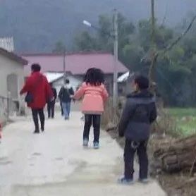 三女孩失踪，惊动了救援队，最后在武冈天鹅乡发现