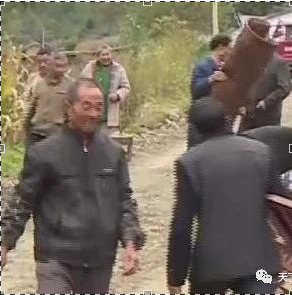 网友投诉：武冈有人虐待亲生父母，让80岁老人住猪栏，后续...
