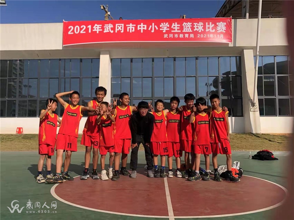 湾头桥中心学校代表队获得2021年武冈市中小学生篮球赛冠军