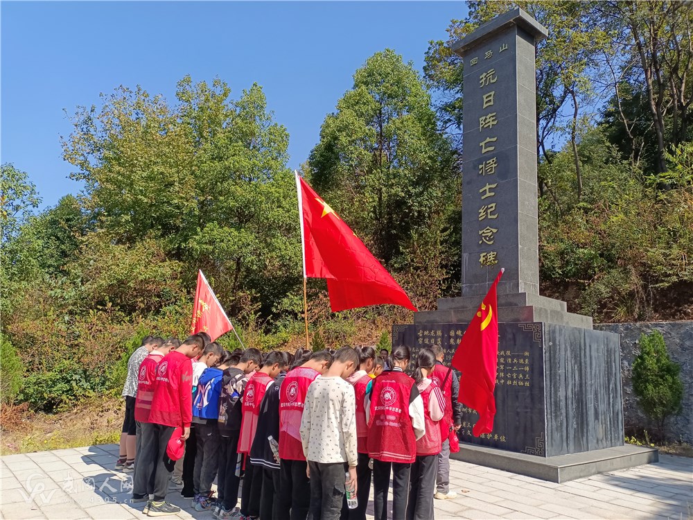 朱溪中学协同回马村组织红色传承，将士纪念碑纪念活动
