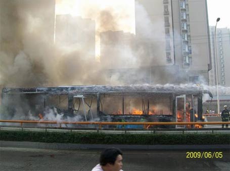 火焰下的公交车