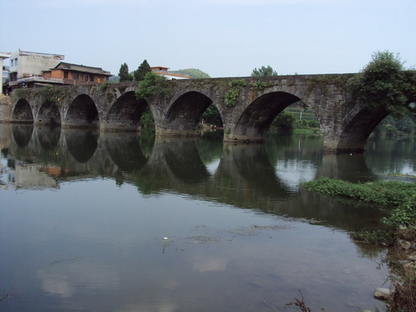 石羊桥河岸风景