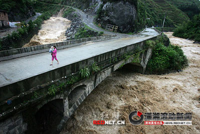 湖南一天17个暴雨预警 湘中湘南或发生地质灾害