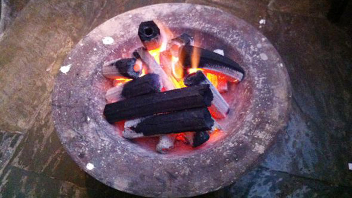 冬天，家乡暖融融的火柜
