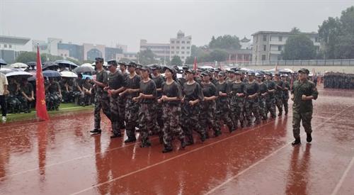 暴雨为战鼓！武冈二中1430新生结营