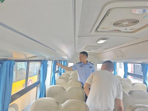 【护航开学季】武冈交警多措并举，全力筑牢校园交通安全防线