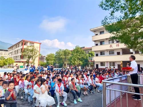 武冈市开展“法治护鸟”科普宣传活动