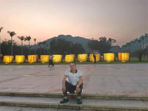 五十岁的我，还是要笑着跟生活打交道