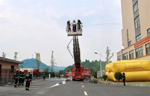 邵阳市消防救援局跨区域灭火救援演练在武冈举行