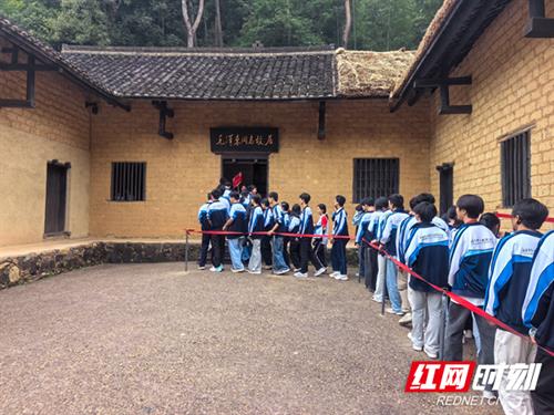 武冈1200人，坐上了高铁专列..