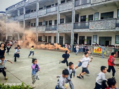 武冈邓家铺镇开展多点位消防演练筑牢辖区安全“防火墙”