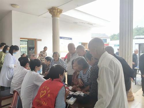 武冈司马冲镇五星村：中秋敬老传德孝党群同心树新风