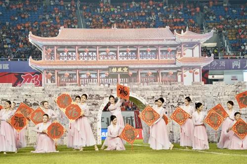 武冈中秋元素贯穿湘超展演 多元节目打造全龄赛场盛宴