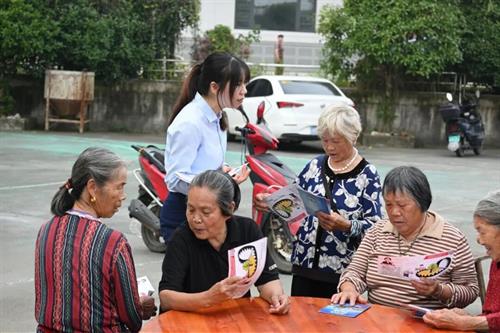 武冈塘田村：包“团圆包”庆中秋敬老爱老情意浓