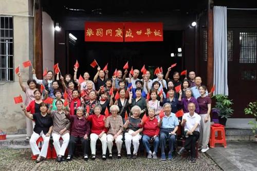 武冈旱西门社区：金秋庭院红歌扬家国安宁岁月长