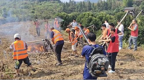 武冈防患于未“燃”辕门口街道训演结合护青山