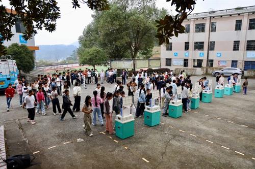 科技感拉满！武冈乡村小学零距离体验机器人