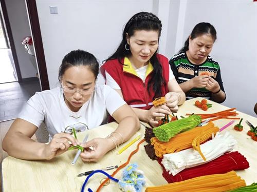 武冈这个公益组织走进残疾人托养中心