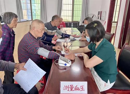 省级优抚医疗巡诊走进武冈托坪村