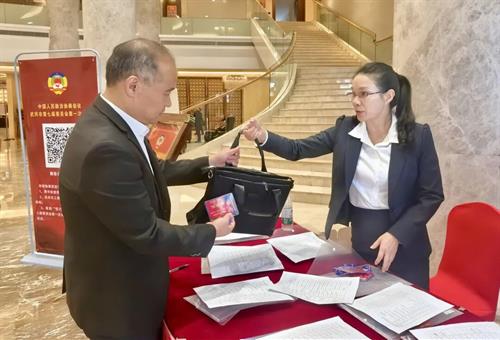 武冈满怀热忱赴盛会 凝心聚力启新程 政协委员今日报到