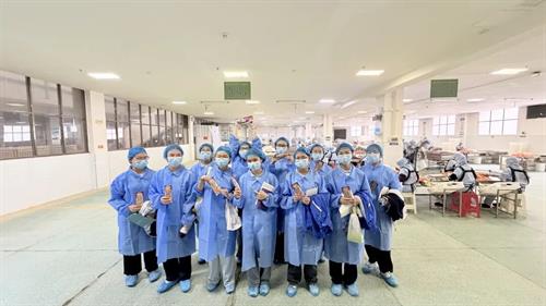 武冈二中高724班学生走进企业开展学工实践