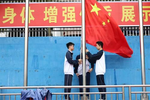 武冈二中成功举办高一、初一年级广播体操比赛